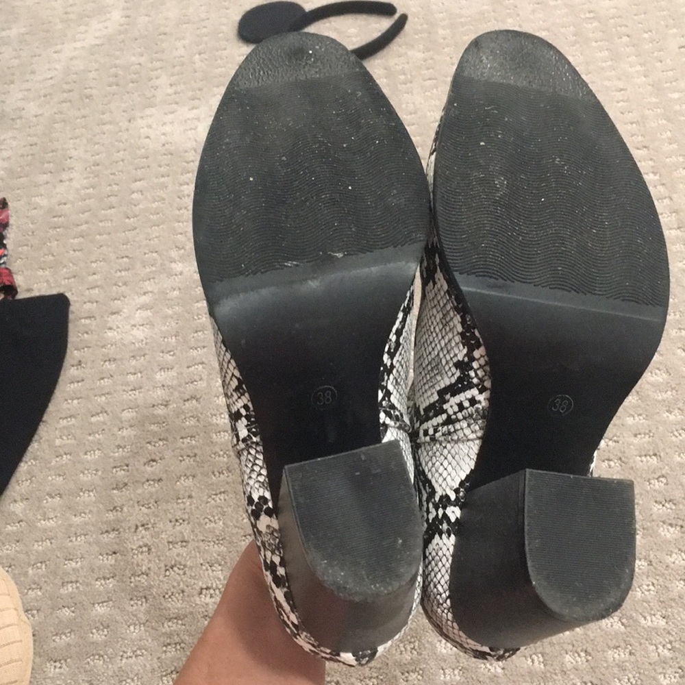NWOT Snakeskin print vegan leather booties - Picture 7 of 11